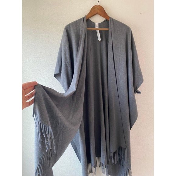 Charming Charlie Gray Fringe Kimono OS New - Picture 7 of 7